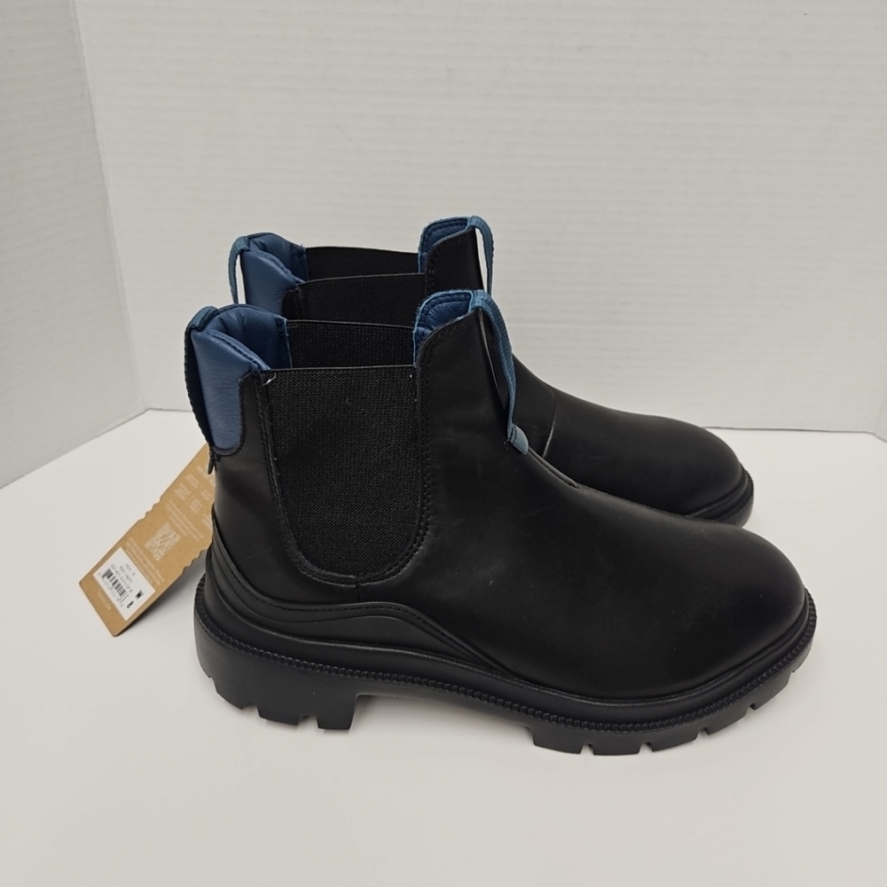 OluKai Black and Blue Winter Boots